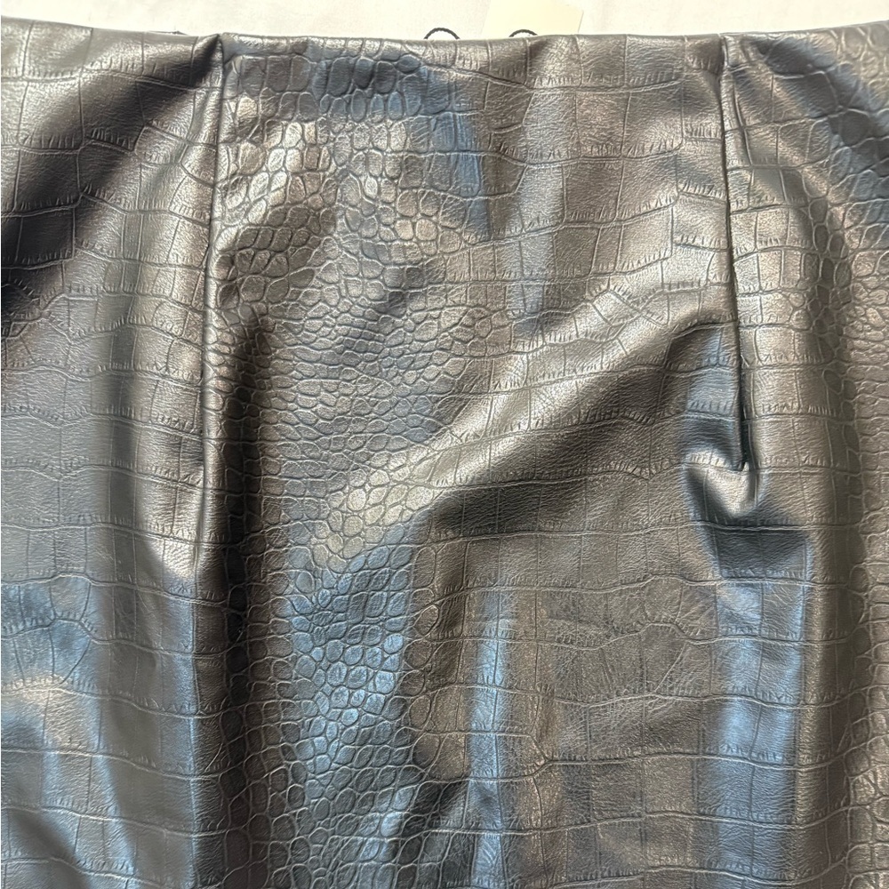 Express Faux Leather Croc Embossed Mini Skirt Side Zip Y2K Vibes Black Size 8 - Picture 8 of 9